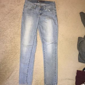 Levi’s light blue skinny jeans